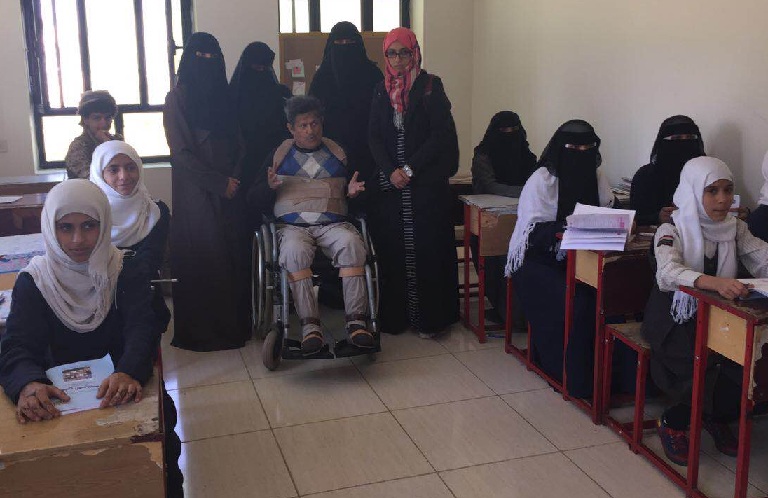 الديلمي يطلع على سير العمل في جمعية التحدي لرعاية المعاقات بصنعاء