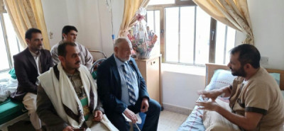 وزير الشئون الاجتماعية والنقيب واللاحجي في زيارة المدير ...