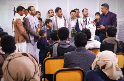 المدير التنفيذي يطلع على سير الدورات التدريبية للأشخاص ...